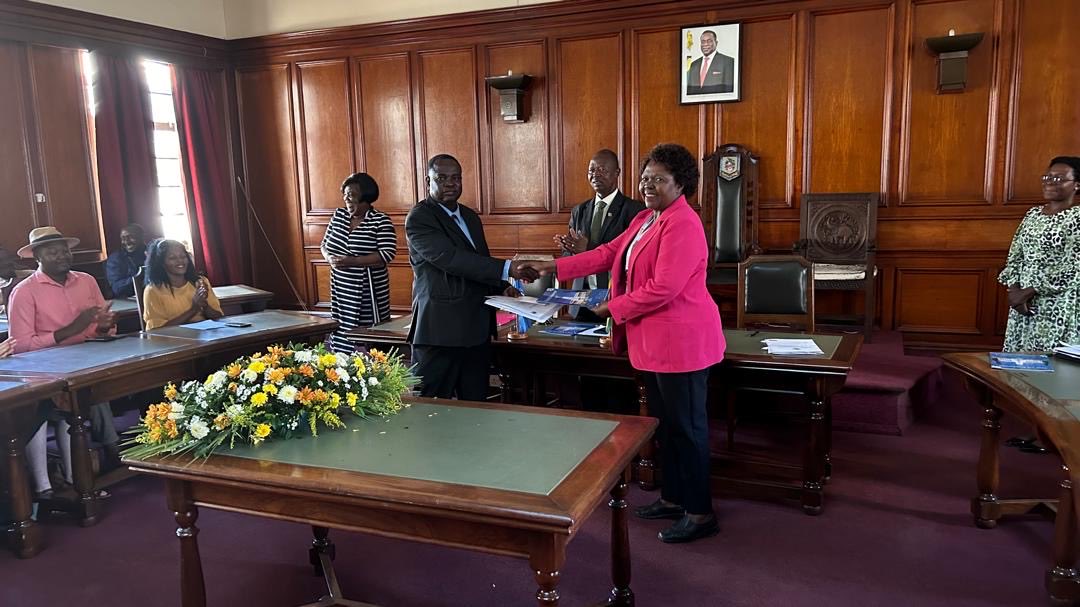 Happening: ‘We want Bulawayo to be the hub of entrepreneurship in Zimbabawe’ says ⁦Mayor @DavidColtart⁩ - at signing of MoU with ⁦@mwacsmed⁩ ⁦⁦@Philile_ILO⁩ ⁦@CityofBulawayo⁩ ⁦@UNZimbabwe⁩ @sedway_zw⁩