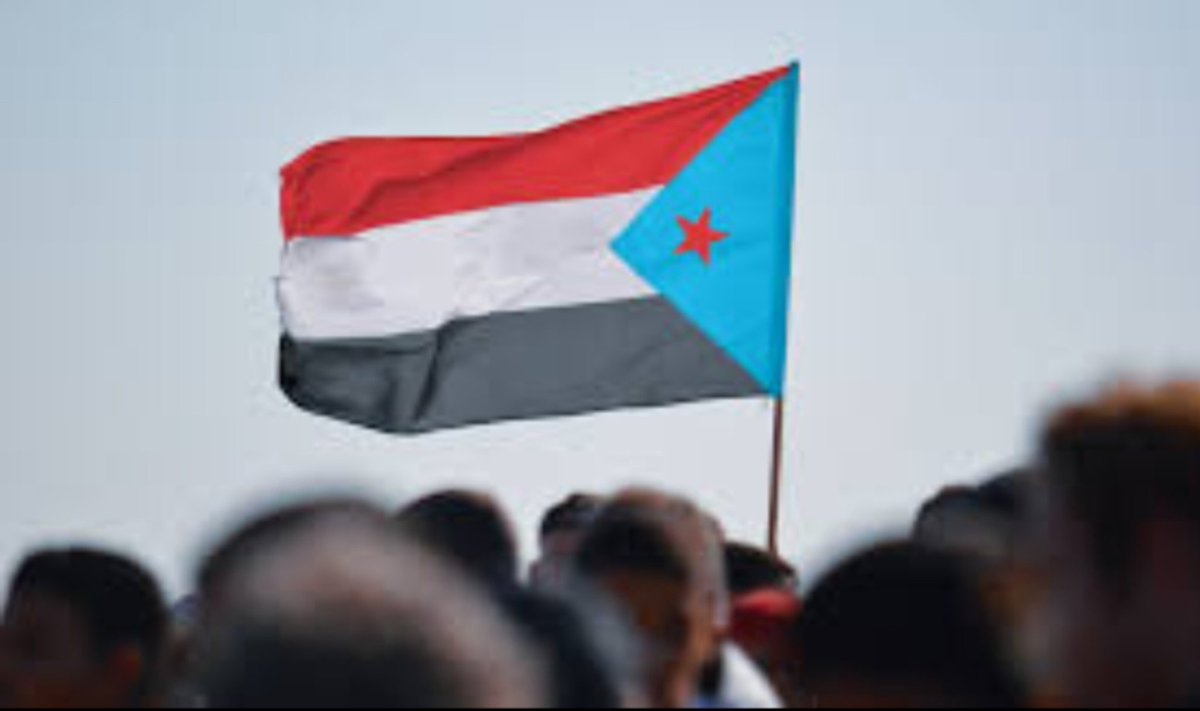 👆🏻هـذه رايتي وكفني
نعيش على ارضنا سعداء
او نـمـوت ونـدفـن تحت الارض
شـهـداااااااااااااء✌🏻✌🏻✌🏻