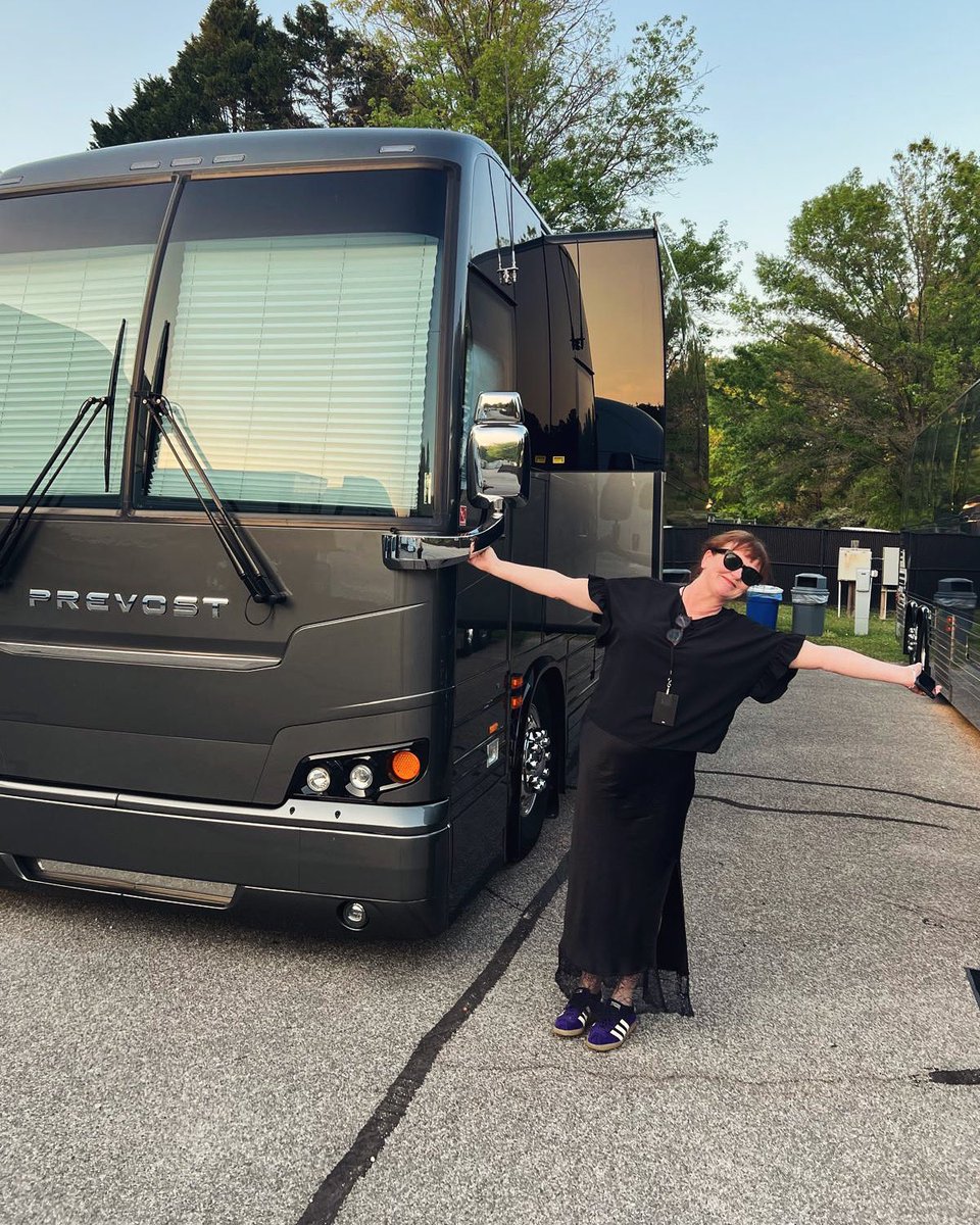 caroline henry tweet media