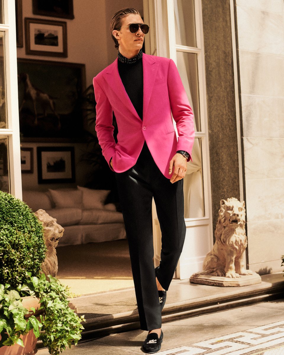 RalphLauren's tweet photo. A brighter rendition of Ralph Lauren’s single-breasted #KentJacket is crafted with fuchsia mulberry silk.
Discover #RLPurpleLabel Summer 2024 formalwear: https://t.co/xDmuwig4jS https://t.co/XBHMaA1qOO