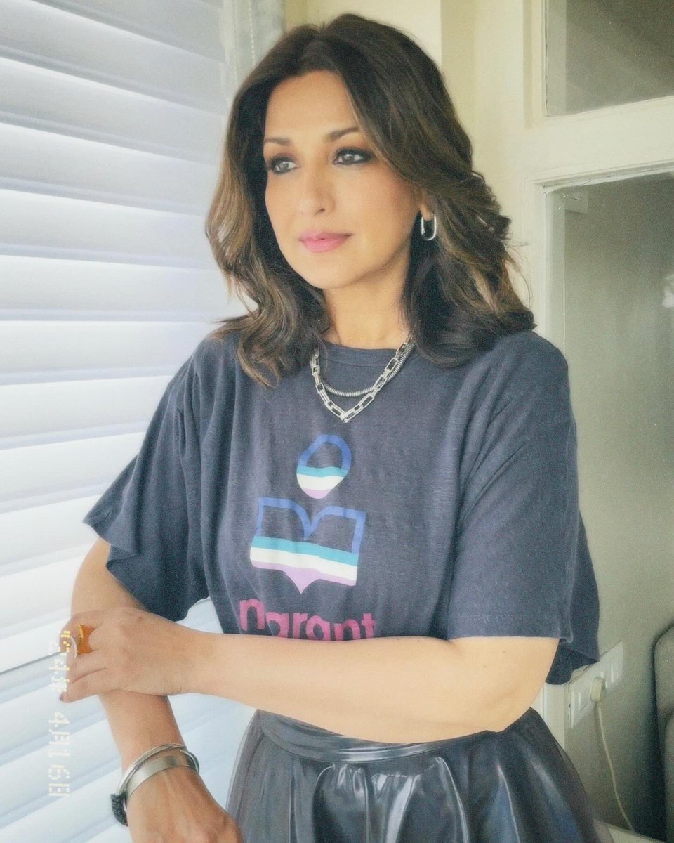 iamsonalibendre's tweet photo. Not so long ago… 💙
For promotions of #TheBrokenNewsS2 https://t.co/Ym1SmOyBTW