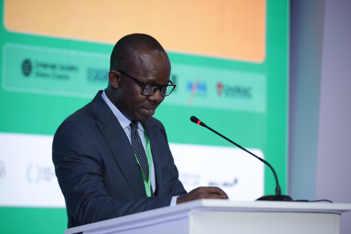 ParadigmHQ's tweet photo. Dr. Albert Antwi-Boasiako, Director-General of the Ghanaian Cyber Security Authority (CSA) presenting word of welcome to the 600+ participants at the Digital Rights and Inclusion Forum (DRIF24).

#DRIF24
#PromotingRightsAndInclusion https://t.co/YcI8jf8PXN