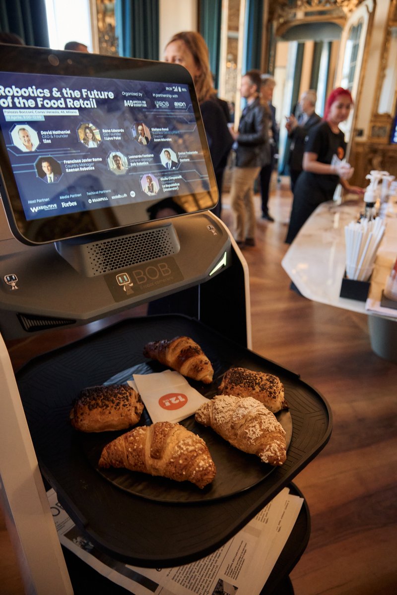 'Robotics & the Future of Food Retail', grazie a Bob Robotics abbiamo avuto alcuni robot che hanno servito il catering nei breaks dell'evento.

#FoodRetail #FoodTech #Robotics #FoodService #Innovation