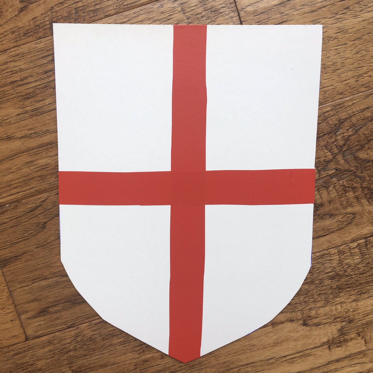 For the day that’s in it #StGeorgesDay How would you champion your unique self - what four images would you choose to identify yourself? #Year2 #Year3 @MiniMastersArt @St_Johns_RC We’ll be creating our self-portrait shields and weapons 🛡 ⚔️ On guard Chorlton dragons 🐉