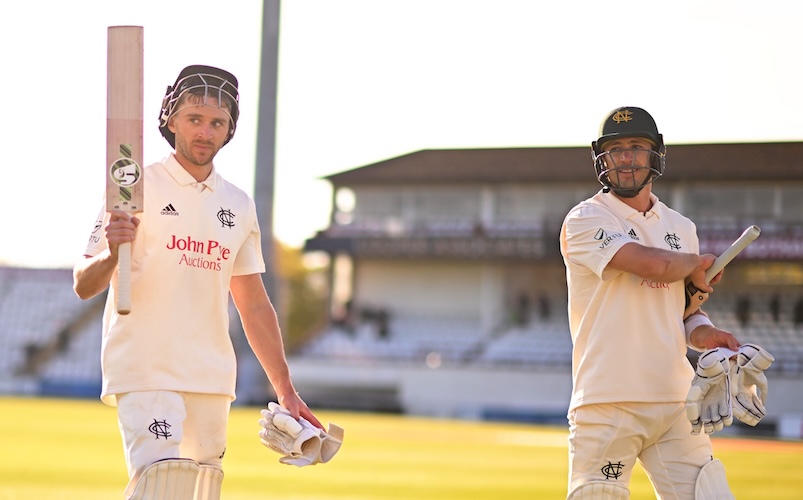 🏏 The first Vertu derby of the County Championship saw plenty of runs as Somerset and Nottinghamshire did battle. Check out the recap here > > bit.ly/3Uumr2V @SomersetCCC @TrentBridge #VertuMotors #SomersetCCC #NottinghamshireCCC #TrentBridge