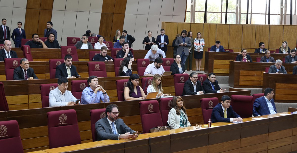 👉🏽virtuales o criptoactivos, criptomonedas y la instalación de granjas de criptominería en territorio paraguayo”. Encabezan los senadores @DerlisMaidanaPy, @pipodiazveron y @patrick_kemper 📍Sala de sesiones del Congreso Nacional – 1er. piso