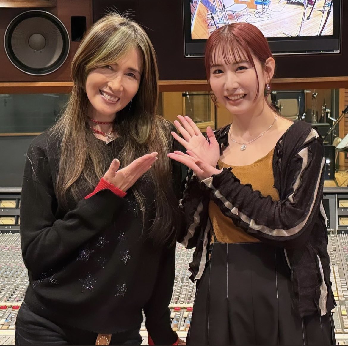 scandal_tomomi's tweet photo. 今日は工藤静香さんのレコーディングにお邪魔しました🥹🪽
個人のベーシストとしてレコーディングに参加させて頂くのは初めてだったので、ドキドキしたけど本当にうれしかった！

素敵な作品に携わることができて大変光栄に思います🥲💘

ありがとうございました！！！！！ https://t.co/IjYbFX9InG