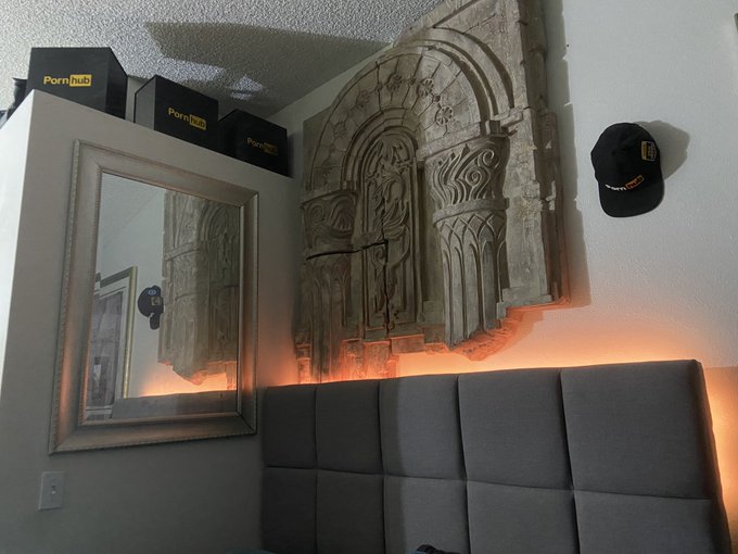 Put this stone wall above my bed. https://t.co/8lE0lGLRpZ