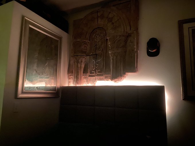 Put this stone wall above my bed. https://t.co/8lE0lGLRpZ