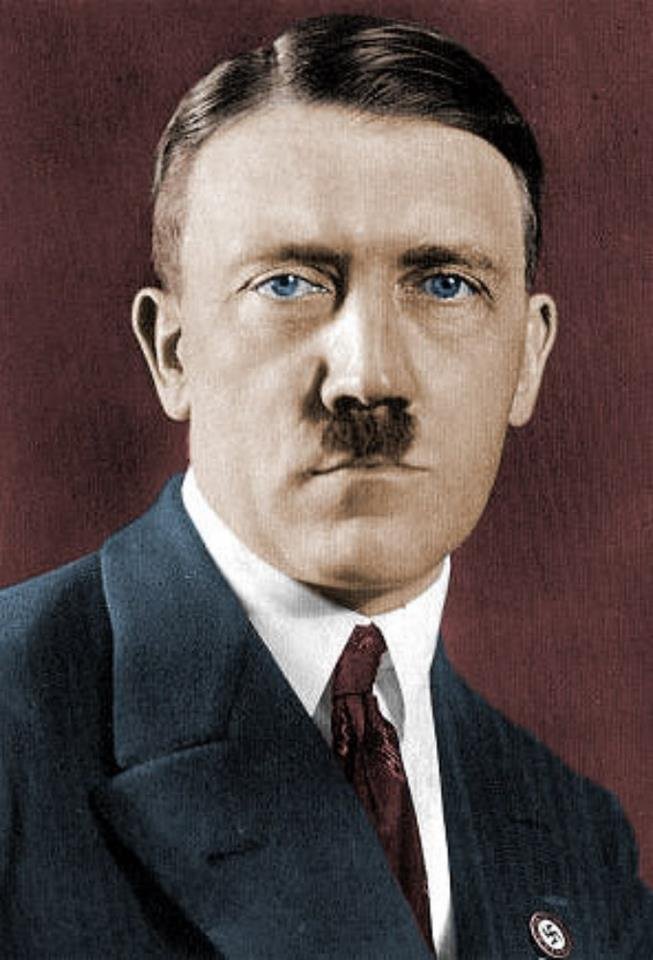 VcfCommunismTR's tweet photo. 79 yıl önce nisan ayında Avusturyalı ressam Adolf Hitler Stalinist baskılara dayanamayarak intihar etmişti. https://t.co/uC4mnaTwLY