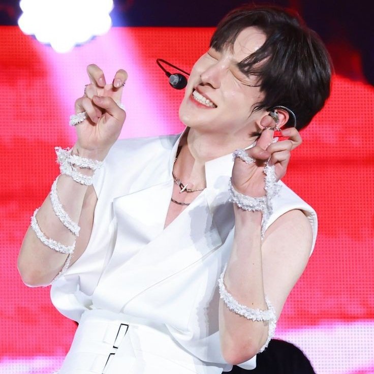 jyhcentric's tweet photo. ATEEZ's Yunho shares that if he wasn't a kpop idol, he would be spiderman. https://t.co/Z9T8wcWfj9