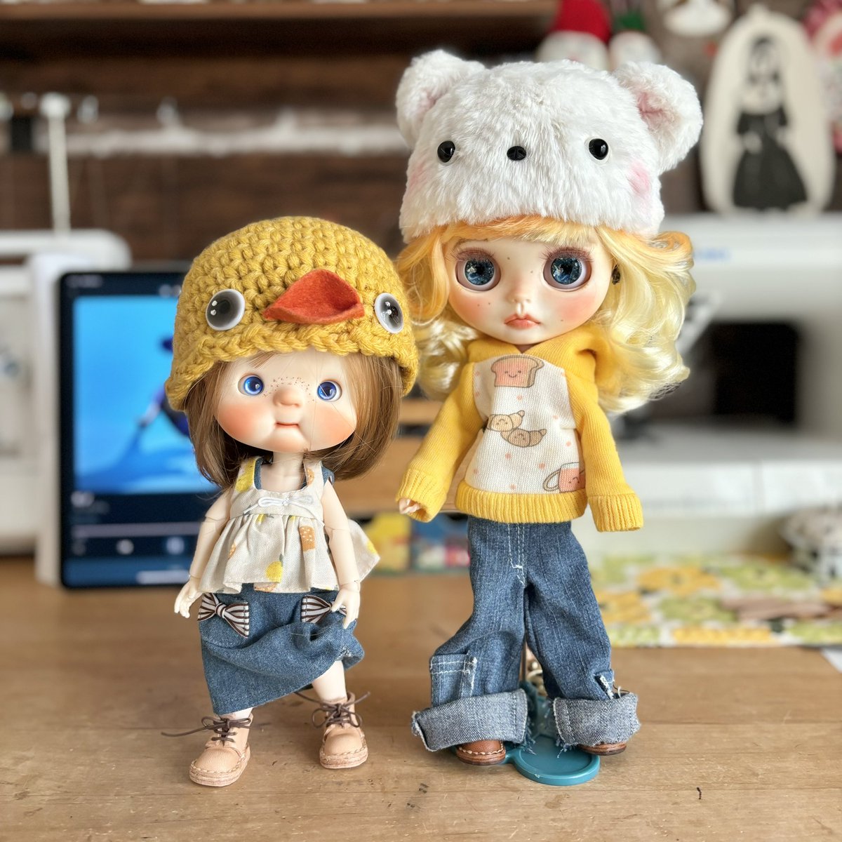 しろくま🐻‍❄️帽子とベージュのお靴💖

#ご注文品 #アウトフィット #革小物 #ミニチュアブーツ #レザークラフト #かぶりもの #しろくま帽子  #ハンドメイド  #ハンドメイド好き #ドール好き