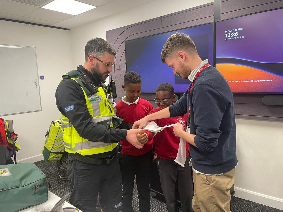 The children learnt about security equipment and emergency procedures as well as meeting with paramedics explaining what to do in a medical emergency #heathrow #planes #travel #medical #security