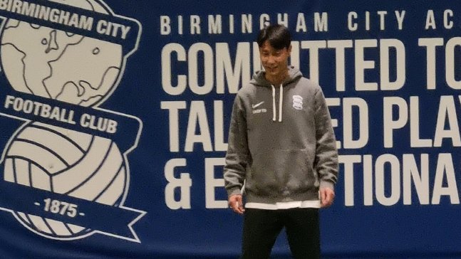 🚨 | Paik Seung-ho holds football camp for young Korean brummies ❤️🫡🇰🇷 A few days ago Paik conducted a football clinic for young Korean brummies at the Knighthead performance center. Likened to a kind kindergarten teacher, he patiently guided the children through football