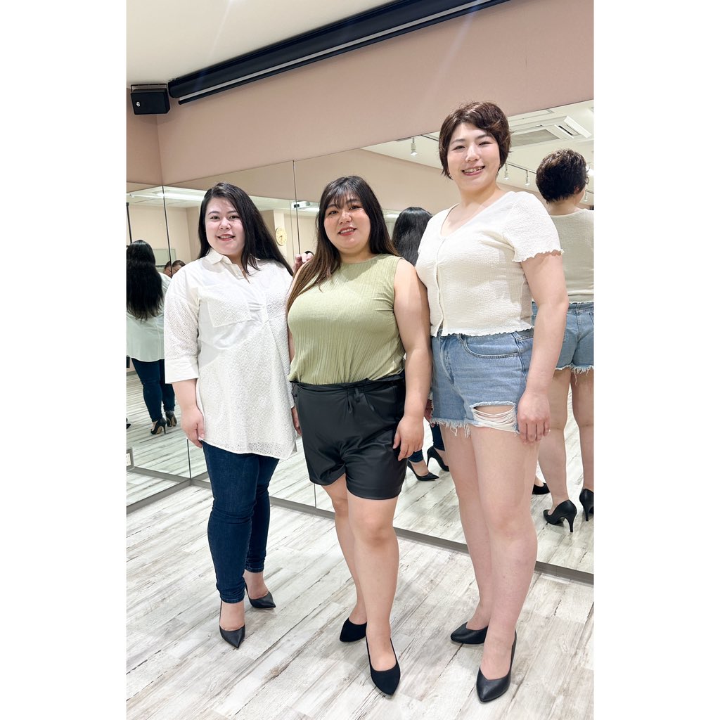 先週末は弊所モデルレッスン。
講師の彩希子先生 <a href="/sakiko_w_lotus/">彩希子 SAKIKO</a> の厳しくも愛情たっぷりのご指導を、モデルズがちゃんと受け取って成長している姿を確認でき、事務所をやっていてよかったなぁと嬉しく感じました。
クライアントの皆様にも、このモデルに依頼してよかったと喜んでいただきたいです！