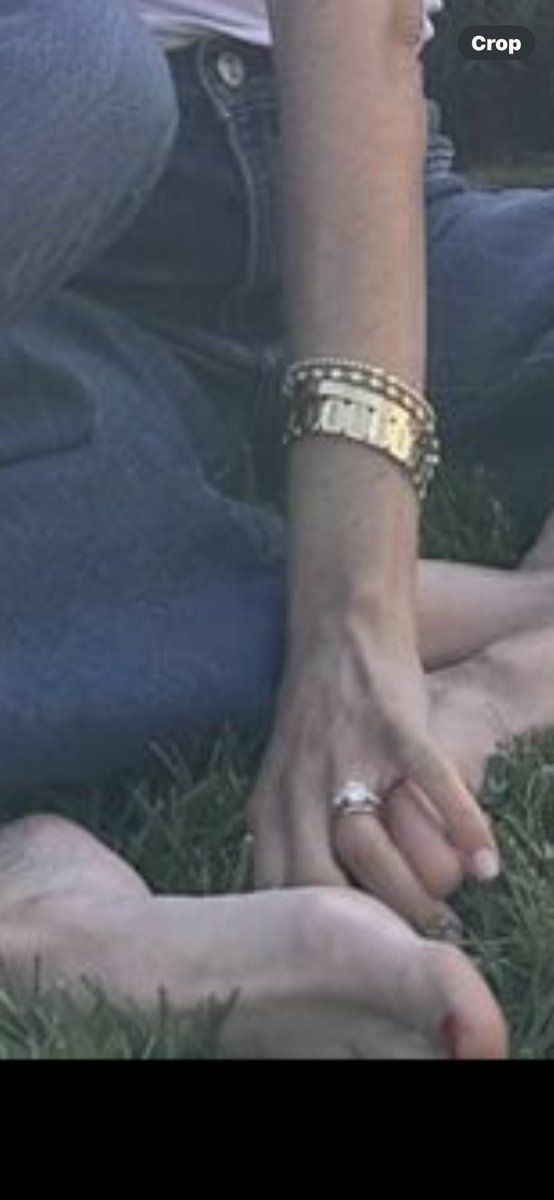 Is it just me or has #MeghanMarkle’s engagement ring doubled in size? Y’all know she hated the original-she couldn’t even hide it on her face.  2 upgrades in 5 years- funny how Harry’s design wasn’t good enough #MeghanMarkleEXPOSED #MeghanandHarry #MeghanMarkleIsAConArtist