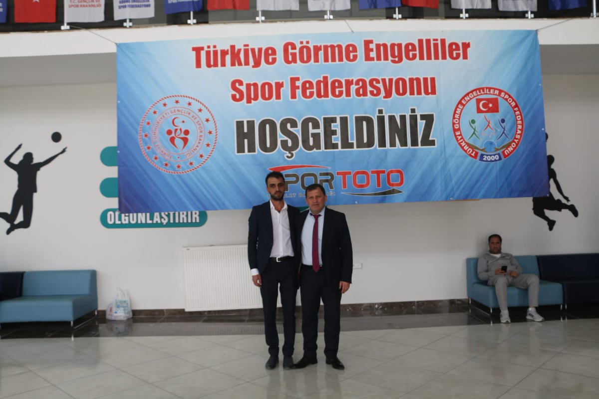 Gençlik ve Spor İl Müdürü Ali İhsan Kabakcı, Ömer Halisdemir Spor Salonunu ziyaret etti.

Müsabakaları devam eden Türkiye Görme Engelliler Spor Federasyonu Goalball Erkekler 3.Lig 1.Devre müsabakalarını Görme Engelliler Federasyonu üyesi Tolga Keskin ile birlikte izledi.