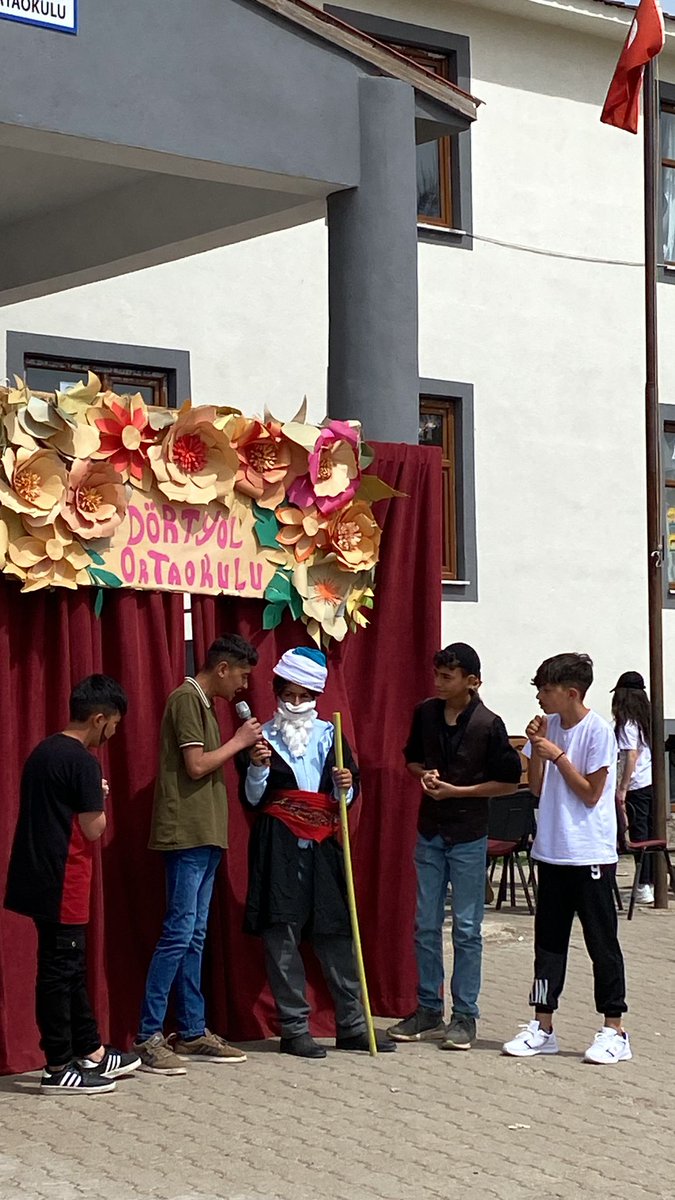 Gazi Mustafa Kemal Atatürk'ün çocuklarımıza armağan ettiği 23 Nisan Ulusal Egemenlik ve Çocuk Bayramı kutlu olsun. <a href="/bingolmem/">Bingöl MEM</a> <a href="/bingolvaliligi/">T.C. Bingöl Valiliği</a> @KarliovaMEM @karliovakaymakm 
<a href="/tufangilan/">Tufan Bağır GİLAN</a> <a href="/yusuf_tokus/">Yusuf TOKUŞ</a> <a href="/halukcakan12/">HALUK ÇAKAN</a> <a href="/Maliyldz12/">Mehmet Ali YILDIZ</a>