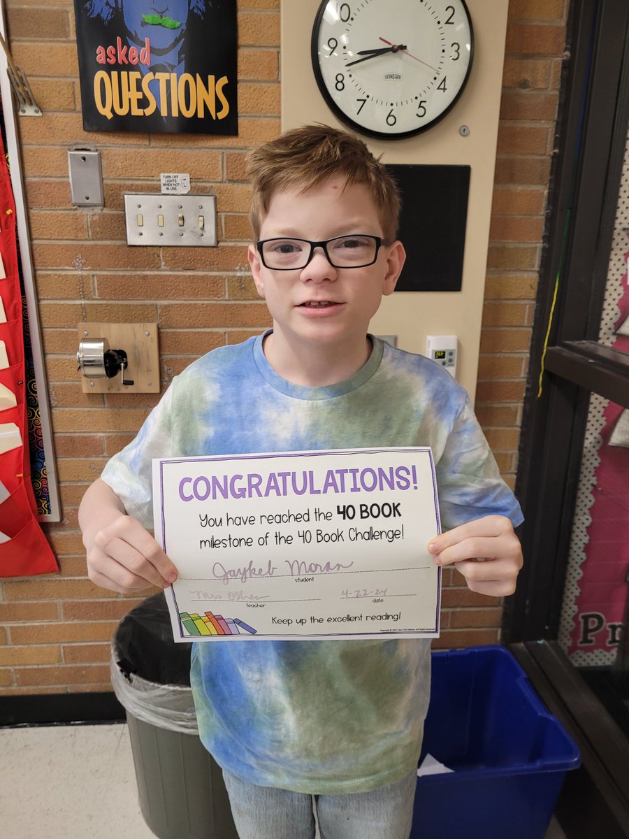 5AwithOShea's tweet image. Hip Hip Hooray! Jaykeb M. did it #40BookChallenge earner! Awesome job! 
#BeEvergreen 
#walloffame
#SWBulldogs