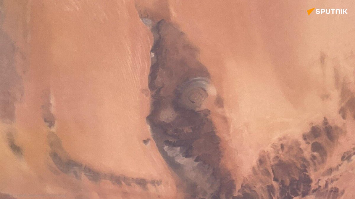 sputnik_afrique's tweet photo. L’œil du Sahara et le continent africain photographiés depuis l’orbite de la Terre.
Alexander Grebenkine, auteur de ces images, est astronaute du Centre d'entraînement des cosmonautes Youri-Gagarine et membre de l’équipage du véhicule spatial Crew Dragon de #SpaceX.
#Richat https://t.co/1hQg2YJX3s