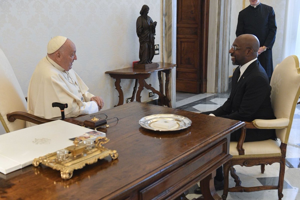 As a faith leader in the public square, I was honored to meet @Pontifex at the Vatican over the weekend & pray with him. I appreciated our discussion about the importance of staying grounded in our faith as we engage the political challenges of the day.