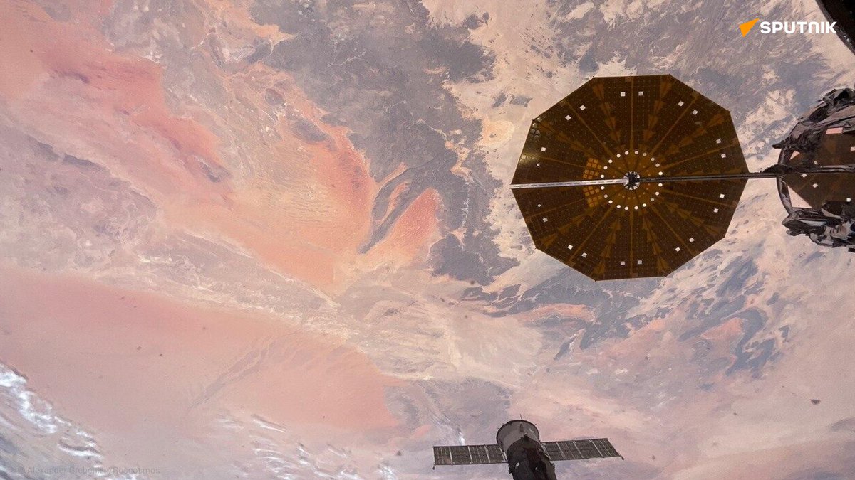 sputnik_afrique's tweet photo. L’œil du Sahara et le continent africain photographiés depuis l’orbite de la Terre.
Alexander Grebenkine, auteur de ces images, est astronaute du Centre d'entraînement des cosmonautes Youri-Gagarine et membre de l’équipage du véhicule spatial Crew Dragon de #SpaceX.
#Richat https://t.co/1hQg2YJX3s