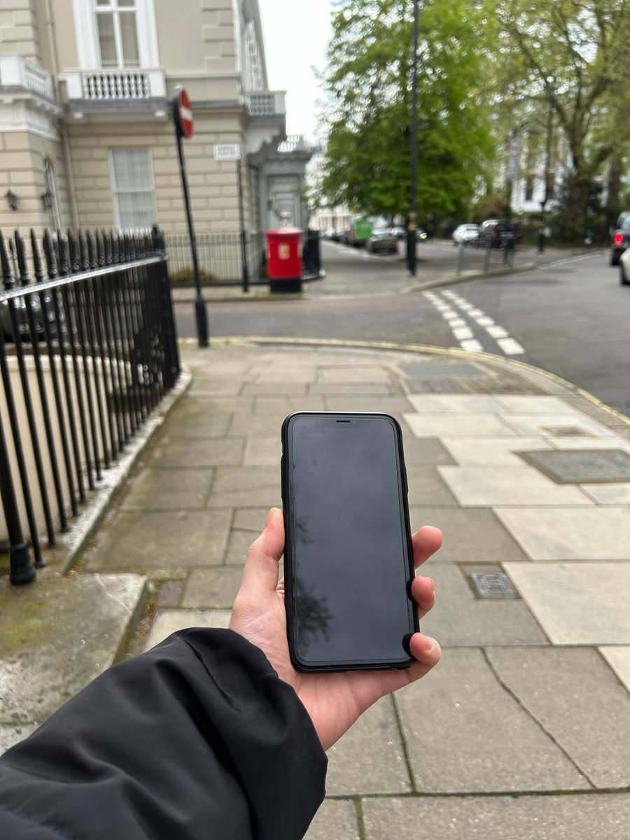 Warning❗️ There have been reports of a bicycle gang targeting pedestrians, trying to snatch their mobile phones in Belgravia close to the Embassy of Finland. We therefore recommend you to keep your phones out of sight and be vigilant when visiting the Embassy.