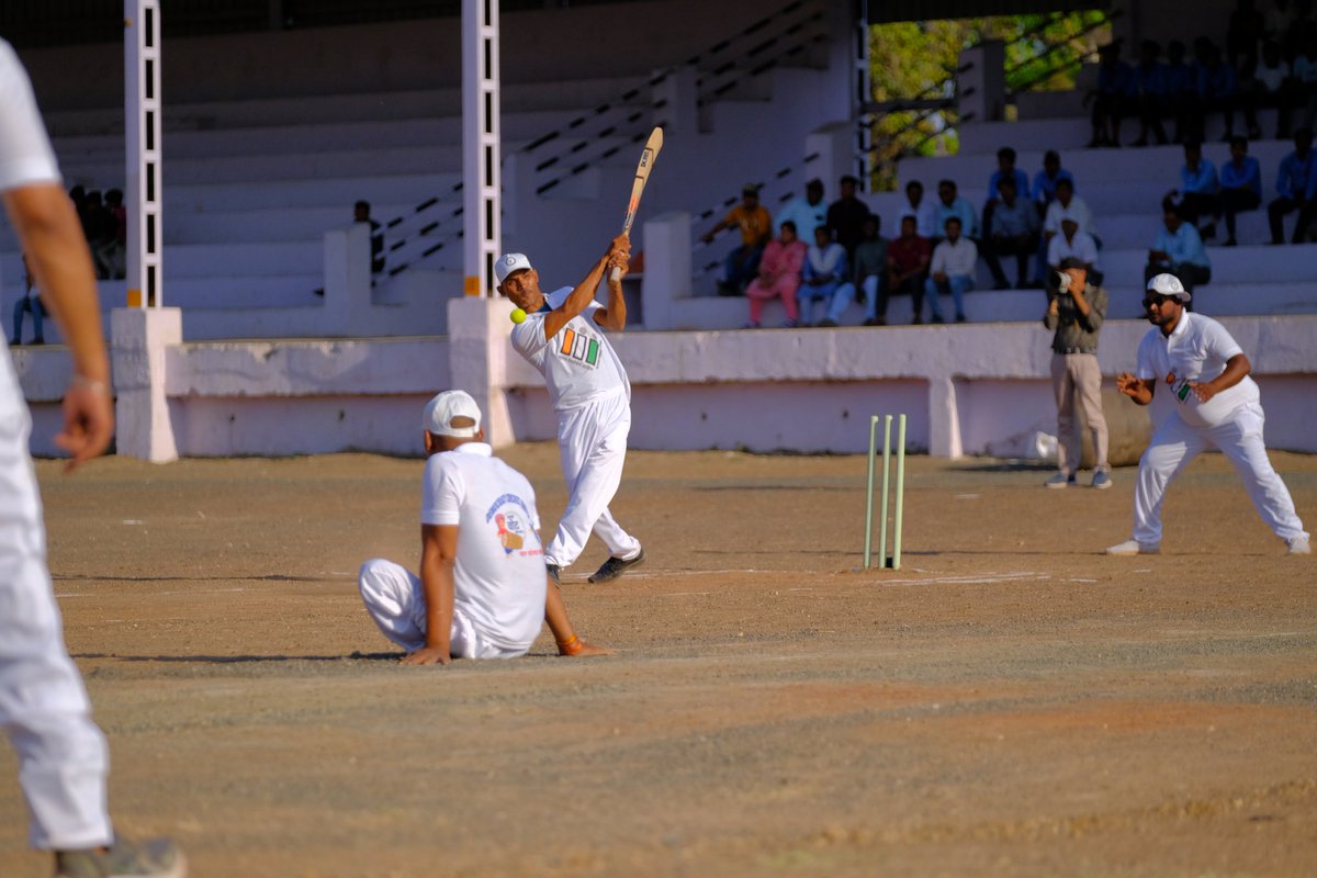 दिव्यांग खिलाड़ियों ने चौके-छक्के जड़कर दिया मतदाता जागरूकता का संदेश, बोले- वोट जरूर डालें बदनावर ने धार को हराया, धर्मेंद्र रहे मैन ऑफ द मैच #LokSabhaElections2024    #ChunavKaParv #DeshKaGarv #Election2024 #GeneralElections2024 #IVote4Sure @ECISVEEP @CEOMPElections