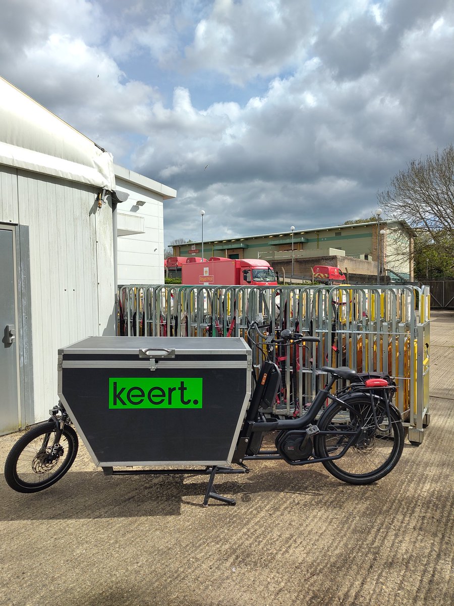 This photo is titled 
'Loading bays we know and love'

#CargoBike #IsleOfWight #NowLoading