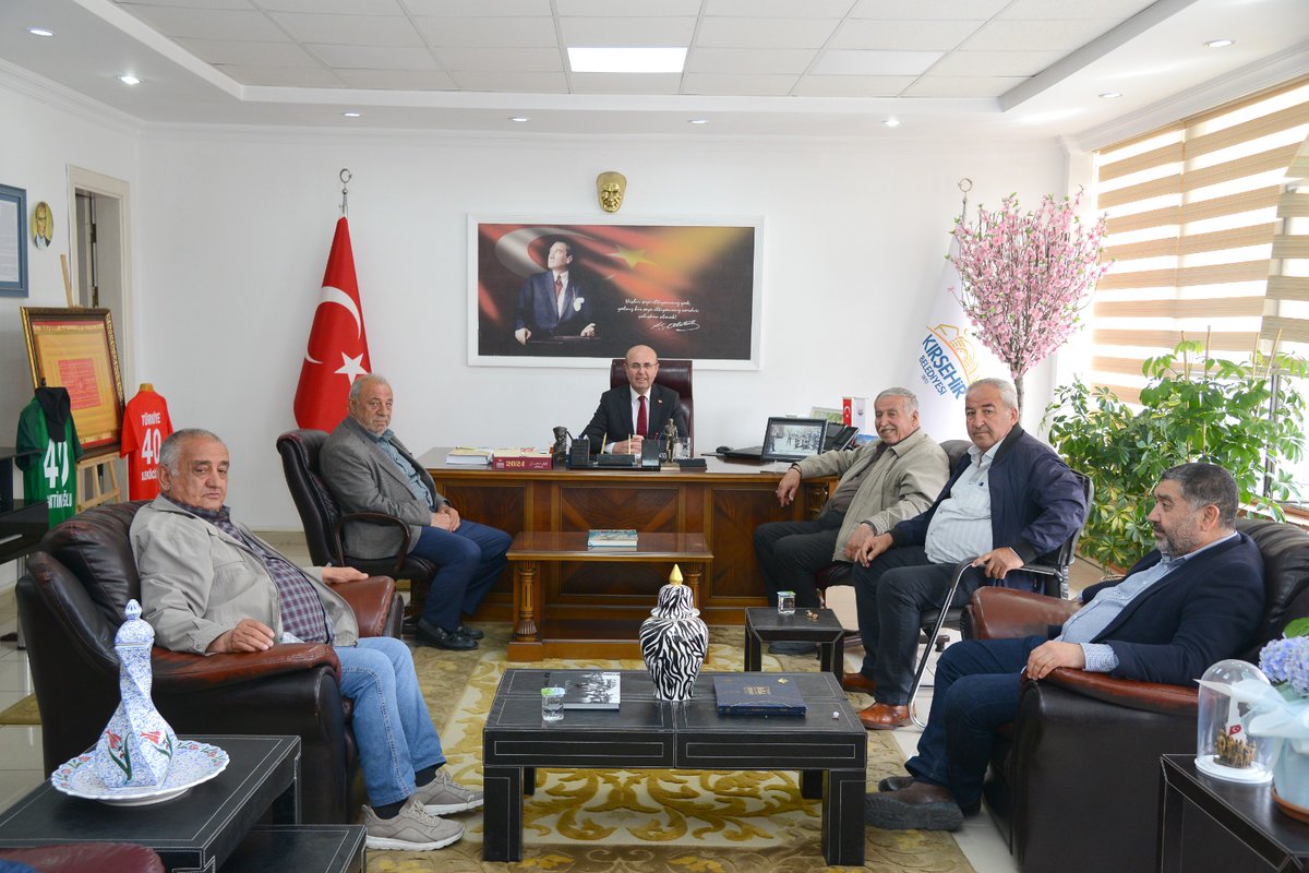Kırşehir Ticaret Borsası Başkanı Neşet Yavuz ve yönetim kurulu üyeleri hayırlı olsun ziyaretinde bulundular. Nazik ziyaretleri için kendilerine teşekkür ediyorum.

#SelahattinEkicioğlu #KırşehirBelediyeBaşkanı #KırşehirBelediyesi #KırşehirTicaretBorsası