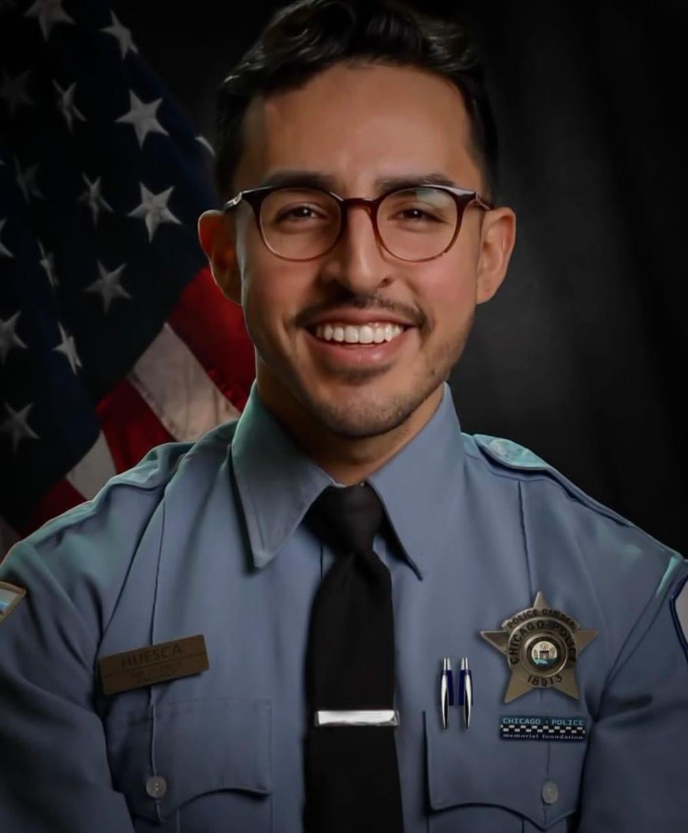 We would like to express our deepest condolences to the family, friends, and colleagues of fallen @Chicago_Police Officer Luis Huesca who was tragically murdered on his way home this past Sunday morning. Officer Huesca served w for 6 years and today is his birthday.