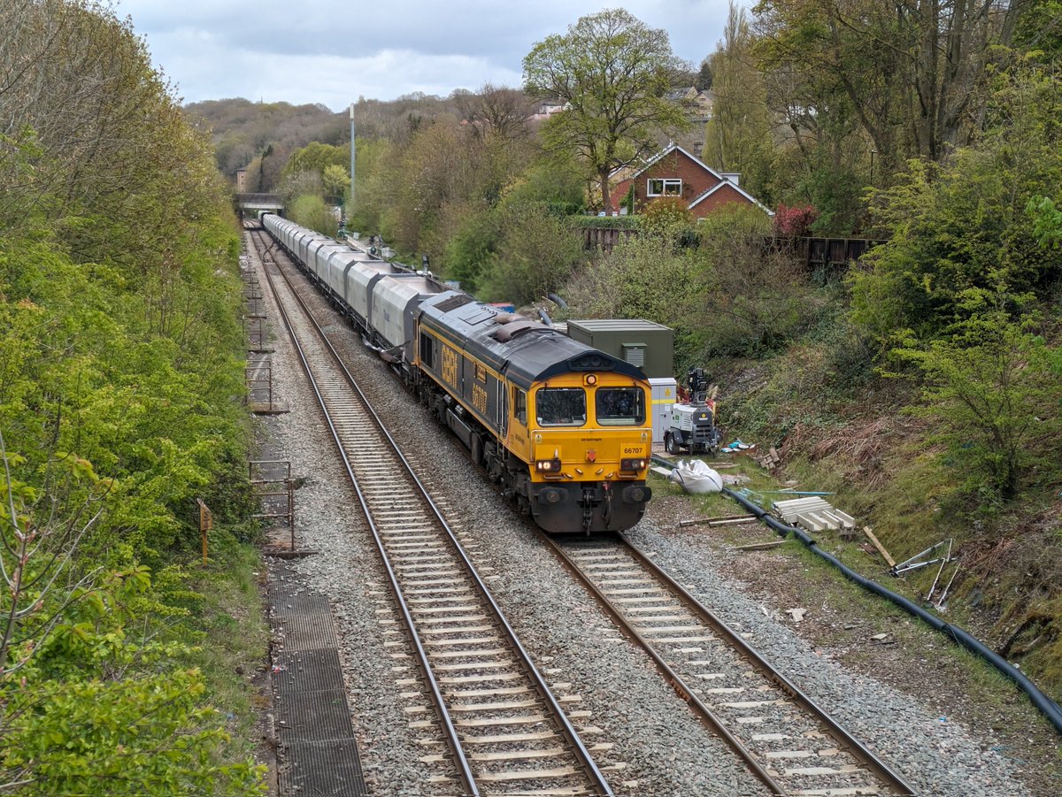 Another impromptu #shedwatch, this time at Totley Tunnel East, getting shots of the box in as well. @GBRailfreight 66751 headed to Tunstead, @RailFreight 66610 headed to Elstow, GBRf 66797 to Selby and GBRf 66707 to Tunstead. Got lucky with 6E51 and 4M03 both running...