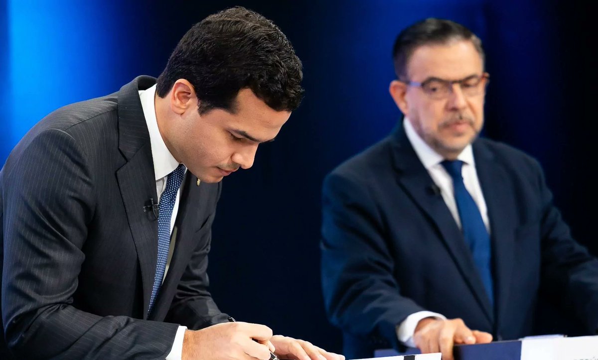 ElCaribeRD's tweet photo. 📹🗳️🇩🇴OMAR VS GUILLERMO: Más allá del #DebateAnje, la historia prevalecerá. Escucha el análisis de @yanesiEspinal en esta primera edición de #LaPizarra 

Video en este enlace: 
https://t.co/9eNo3GtJTB https://t.co/1z8wzfoQgn
