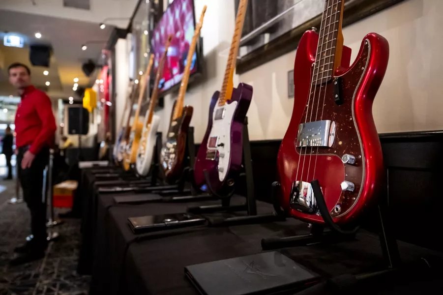 Malý krok pro <a href="/Fender/">Fender</a> a velký skok pro východní Evropu. 💓 
e15.cz/byznys/obchod-…