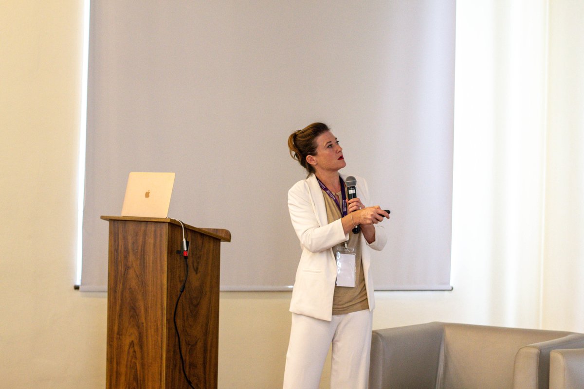 zimmerneurolab's tweet photo. An incredible presentation by Dr. @ann_kar14 from @univbordeaux_EN 🇫🇷 showed the importance of the astrocyte-neuron lactate shuttle for brain activity and neuroprotection.
#AAICNeuro #AAICNeuroPOA https://t.co/ACaJpgE5nL