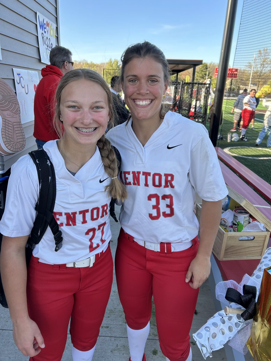 AddiBelviso2027's tweet photo. Surprised to learn @CoodeIzzy is a phenomenal catcher.  Even more SURPRISED to have her catch for me on Senior day!  How awesome.  Love having such a great big “softball” sister &amp; looking forward to an awesome finish to this season! @MHSsoftball24 @HotshotsOhio2K9 https://t.co/YJS1AILCvc