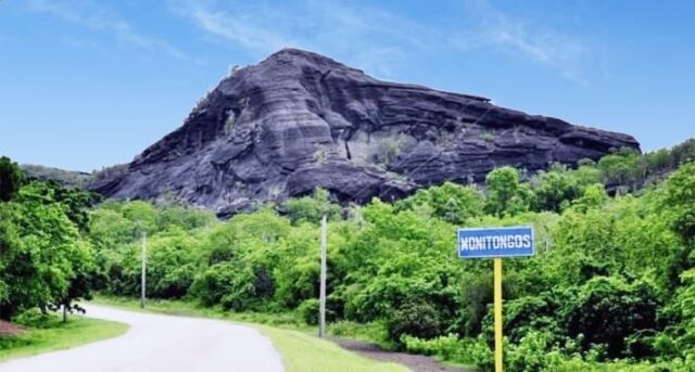The Monitongos hills, located at the eastern end of the Sierra Maestra and the west of #Guantanamo Bay, are a group of curious morphological heights, one of the most spectacular examples of the Cuban relief. goo.su/wQLUMBU @AdrielDeCuba @yoeaberob1 @telesurenglish