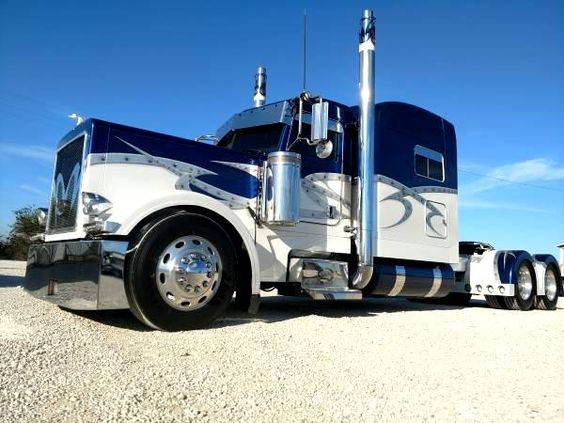 Take a look at the custom paint job on this rig! #Trucking #TruckingDepot #Truckers