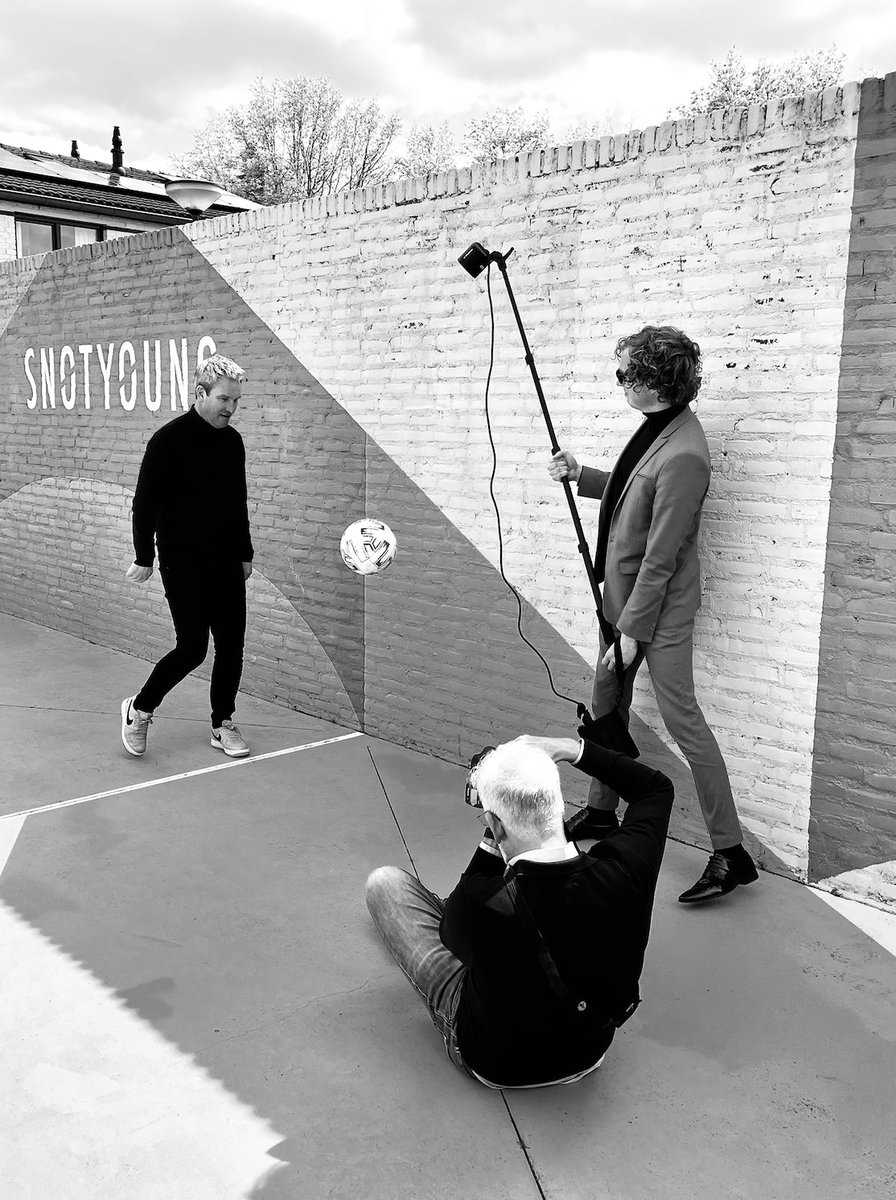 🅕🅞🅣🅞🅢🅗🅞🅞🅣 | Behind the scenes 📸 

Van de welbekende fotoshoot op ons kantoor in Vught naar het te gekke sportveld van SNOTYOUNG. We deden het vandaag. Soms met gevaar voor eigen leven, maar het eindresultaat beloofd een groot succes te worden. Wordt vervolgd....