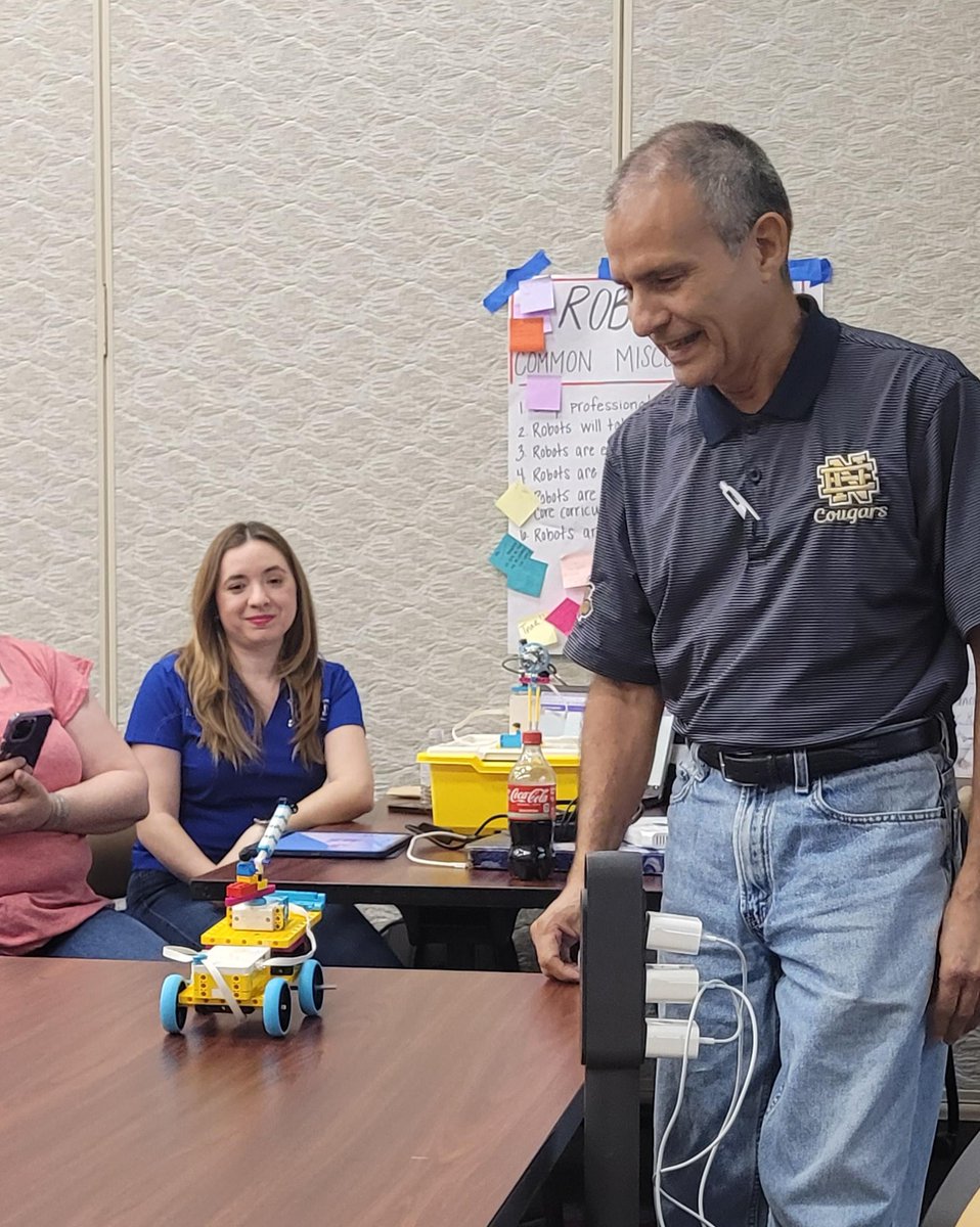 Our #STEM team wrapped up its series of workshops with @RegionOneGEARUP educators. A great collaboration that will bring new strategies and tools to students! Interested in a customized session with our team? Call (956) 984-6047.