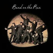 Paul McCartney & Wings『Band On The Run』
この中古レコード、HMVで900円で買いました。
ポールの重要なアルバムはちゃんとレコードで持ってるのに、このアルバムだけ持ってないという欠落感。そんな思いが長い事あったのだけれど、ようやく遭遇。このアルバムをレコードで、という思いが結実。