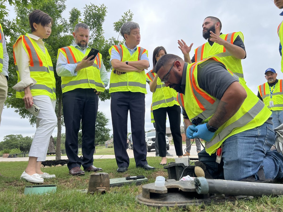 MySAWS's tweet photo. Last week, SAWS hosted representatives from Singapore Public Utilities Board to learn about our ConnectH2O electronic meter installation program. To date, 145,000 have been installed throughout #satx. Learn more about it at https://t.co/UOfQdm973E where you can also find out if your meter is scheduled for replacement soon. #conservation #txwater