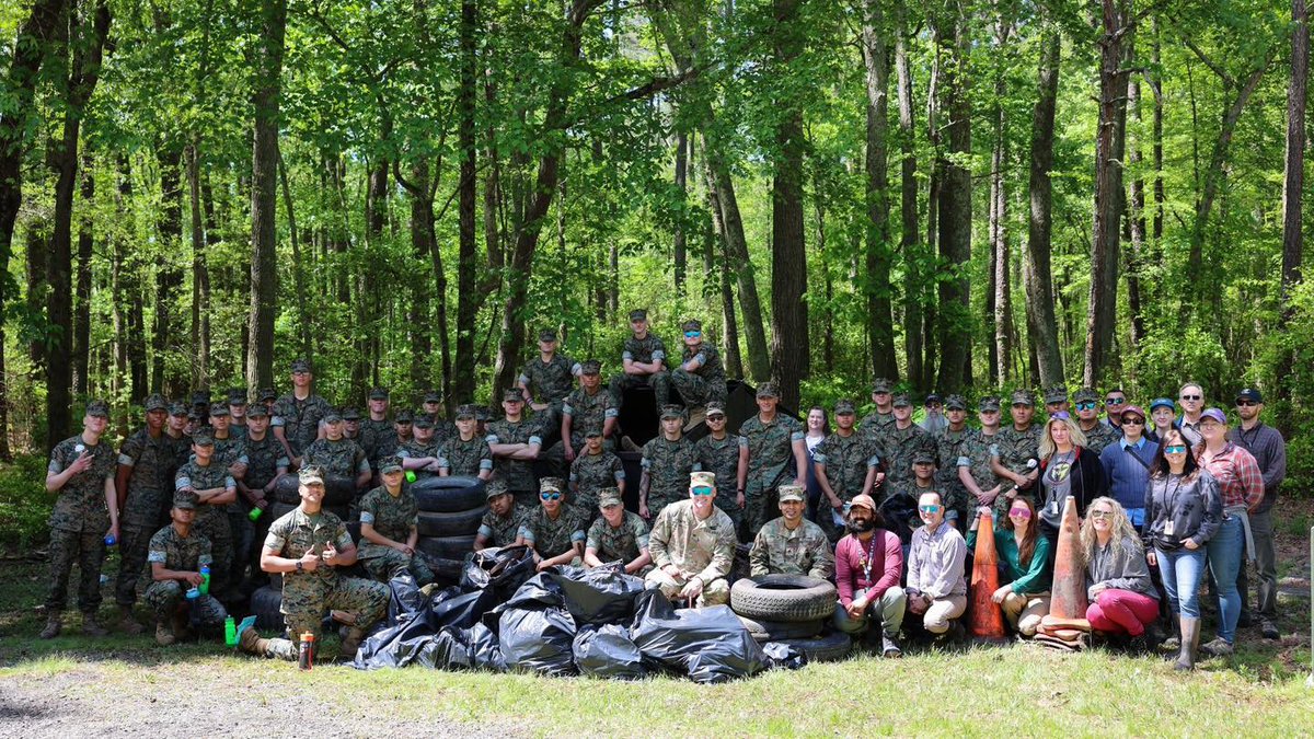 Our Earth Day Clean Up hosted by DPW’s Environmental Management Division was a success! #VolunteerAppreciationWeek Rea more➡️army.mil/article/275529 Thanks to everyone who helped! (Photos by Ericka Gillespie)