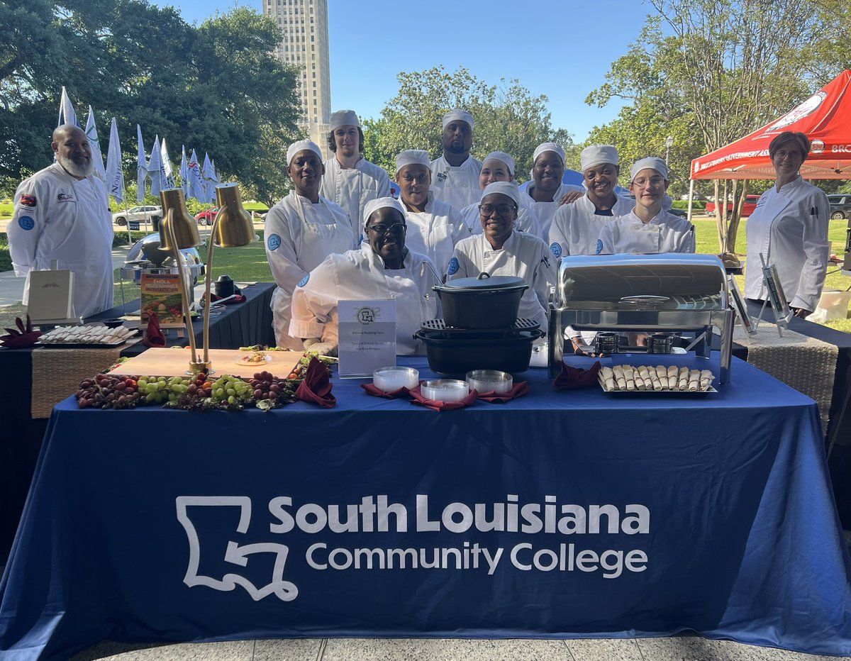 AndrePerezSLCC's tweet photo. @southlacc's Culinary Arts program students were shining stars 🌟 during the @golctcs 25th Anniversary Celebration at Capitol Park Museum! C'est Si Bon!!! https://t.co/v6sqS3SdxJ