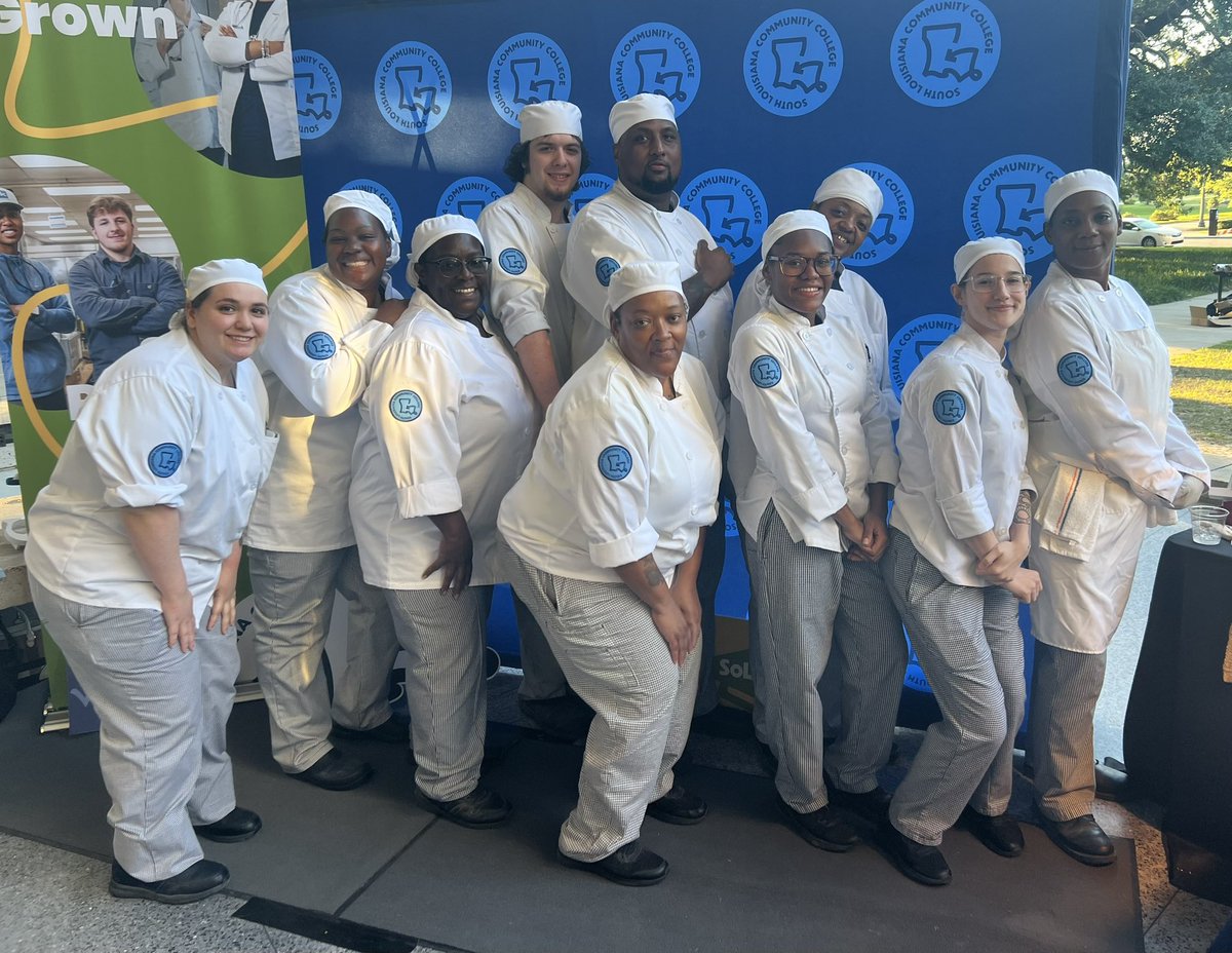 AndrePerezSLCC's tweet photo. @southlacc's Culinary Arts program students were shining stars 🌟 during the @golctcs 25th Anniversary Celebration at Capitol Park Museum! C'est Si Bon!!! https://t.co/v6sqS3SdxJ