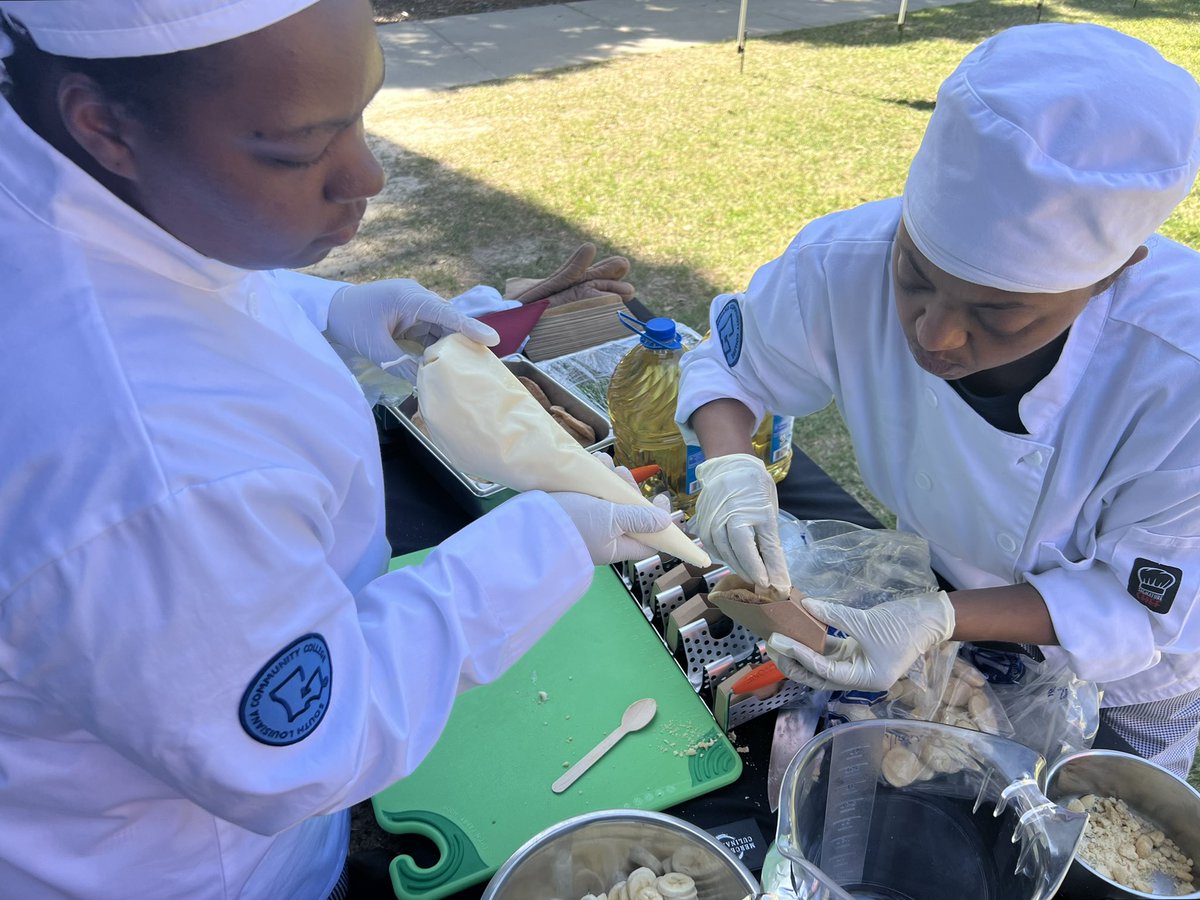 AndrePerezSLCC's tweet photo. @southlacc's Culinary Arts program students were shining stars 🌟 during the @golctcs 25th Anniversary Celebration at Capitol Park Museum! C'est Si Bon!!! https://t.co/v6sqS3SdxJ