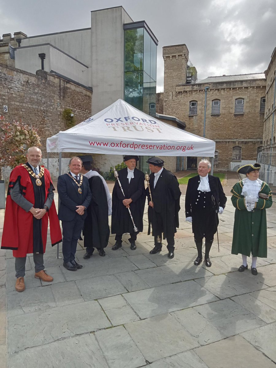 Celebrating @OxfordPresTrust at Oxford Castle (where Henry III regulated us High Sheriffs in the 1258 Provisions of Oxford) with the City Sheriff, County Council Chairman, University Bedels and Abingdon’s Town Crier - quite a range of uniforms!