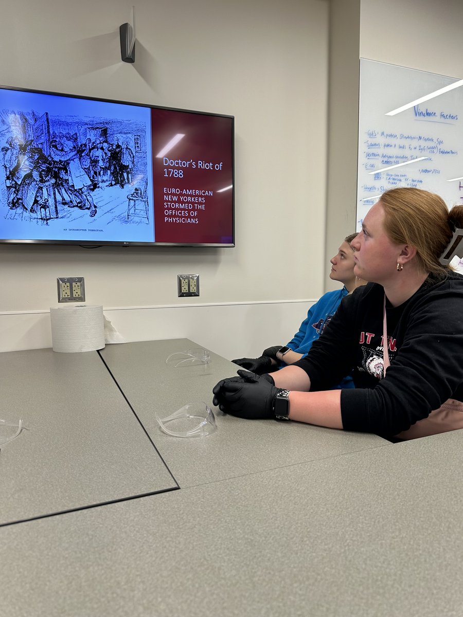Mr. Meling took his anatomy students to the IU School of Medicine's Cadaver Lab in downtown Indy! The day began with a presentation (photographed here) and after, students had the opportunity to learn from PhD candidates and faculty about a few different cadaver specimens.