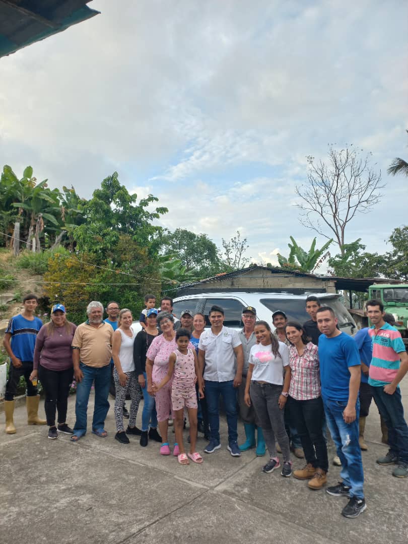 LuisEQuinteroA's tweet photo. Recorriendo cada sector, cada comunidad del Municipio Antonio Pinto Salinas, unificando y organizando a nuestro pueblo para lograr una gran victoria el próximo 28 de Julio, en esta oportunidad desde la comunidad El Bordo en la zona norte, Hasta El Final, en la manito votaremos https://t.co/XDnsD0rv1d