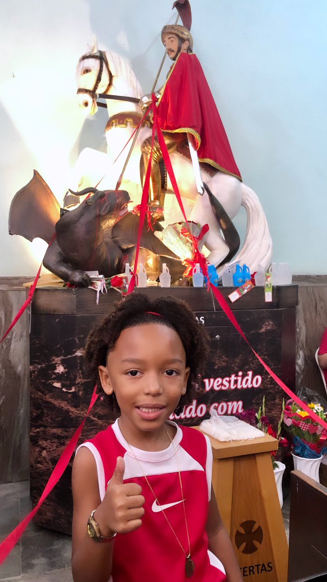 KeellyMarins's tweet image. Ô SÃO JORGE , meu Santo Guerreiro invencível na fé em Deus , que trazeis em vosso rosto a esperança e confiança. abre meus caminhos. 
Eu Andarei vestido e armado com vossas armas para que meus #inimigos tendo pés não me alcancem , tendo mãos não me peguem , tendo olhos não me +